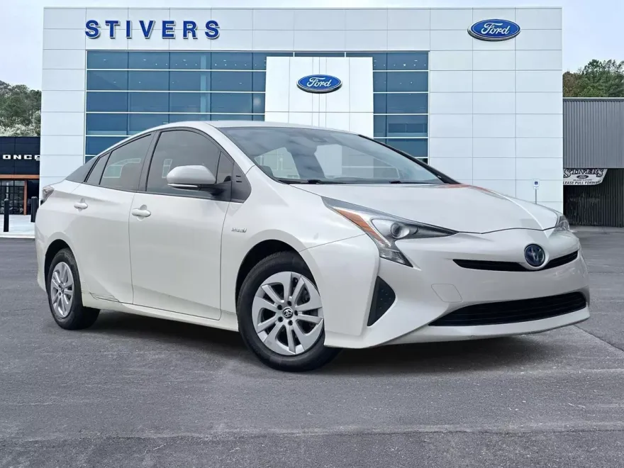 2017 Toyota Prius Four photo 1