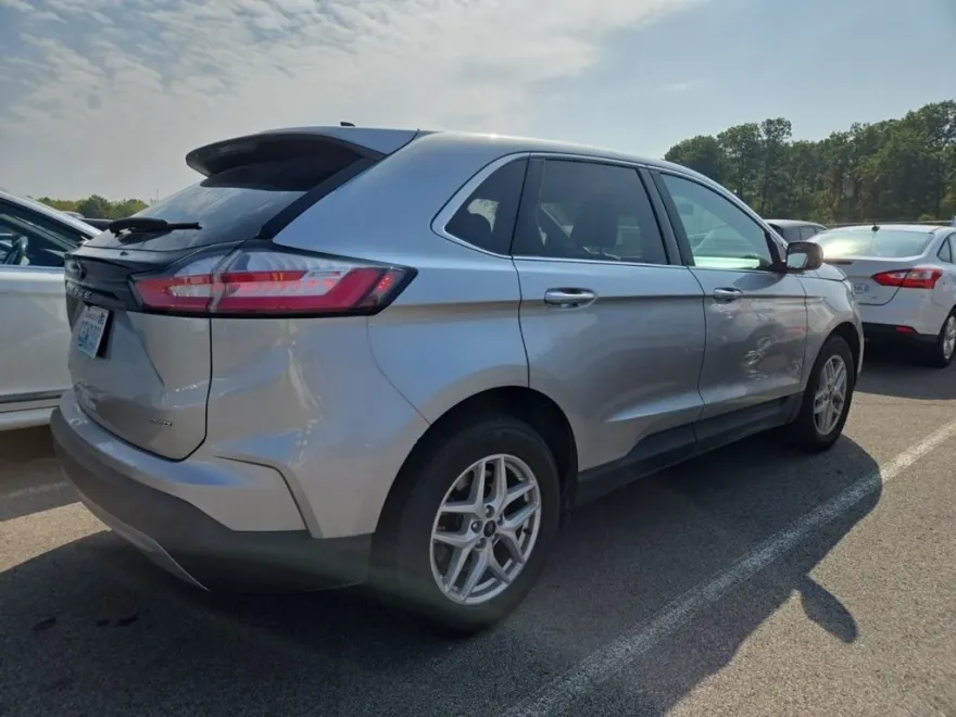 2023 Ford Edge SEL photo 1
