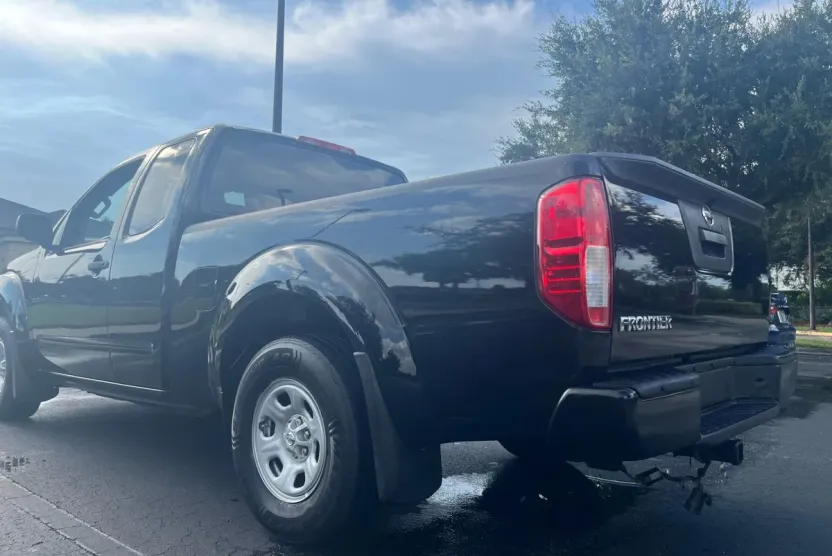 2017 Nissan Frontier King Cab S photo 1
