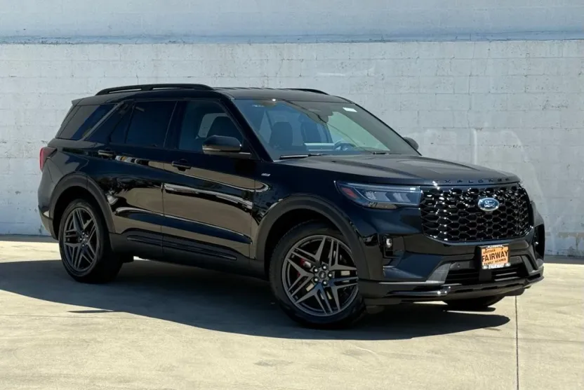 2025 Ford Explorer ST-Line photo 1