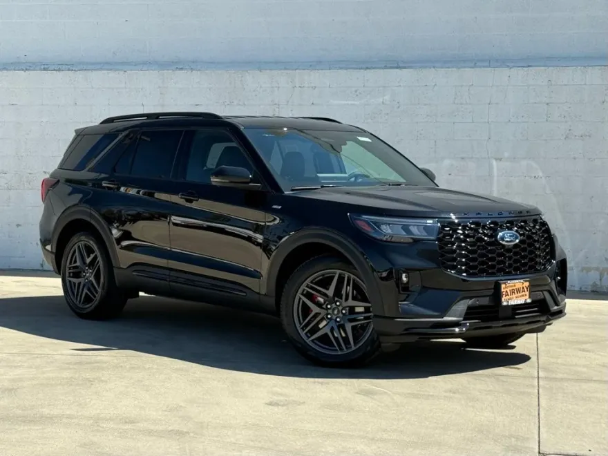2025 Ford Explorer ST-Line photo 1