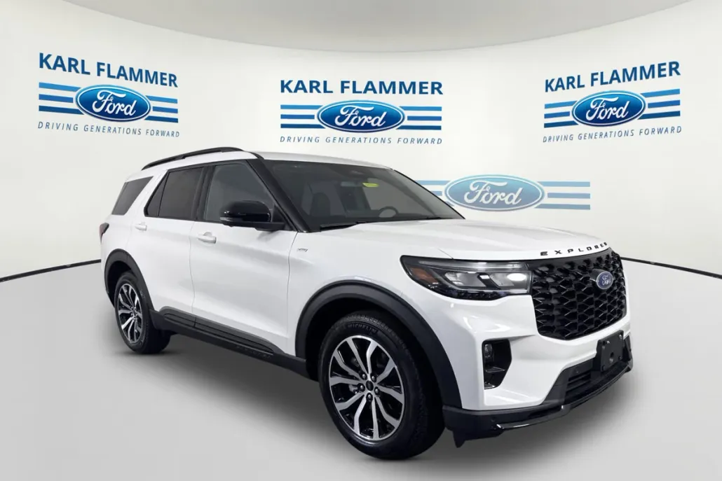 2025 Ford Explorer ST-Line photo 1