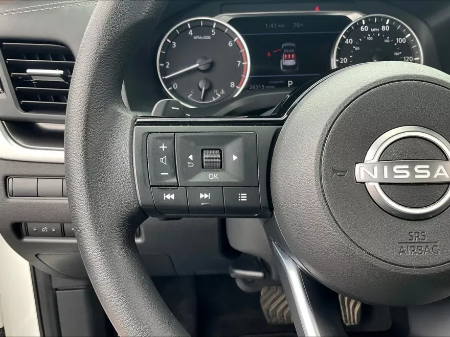 2023 Nissan Rogue SV photo 17