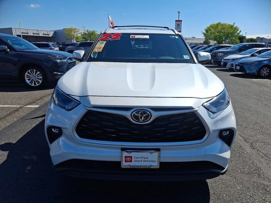 2022 Toyota Highlander XLE photo 1