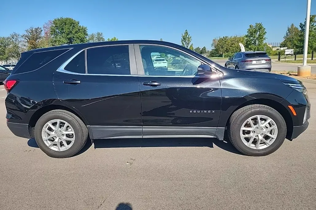 2024 Chevrolet Equinox LT photo 1