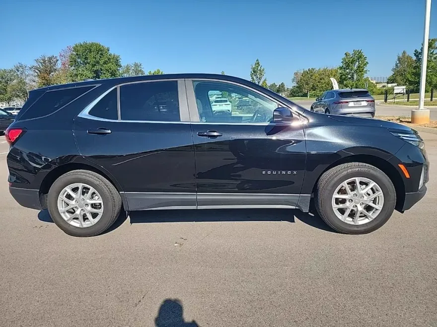 2024 Chevrolet Equinox LT photo 1