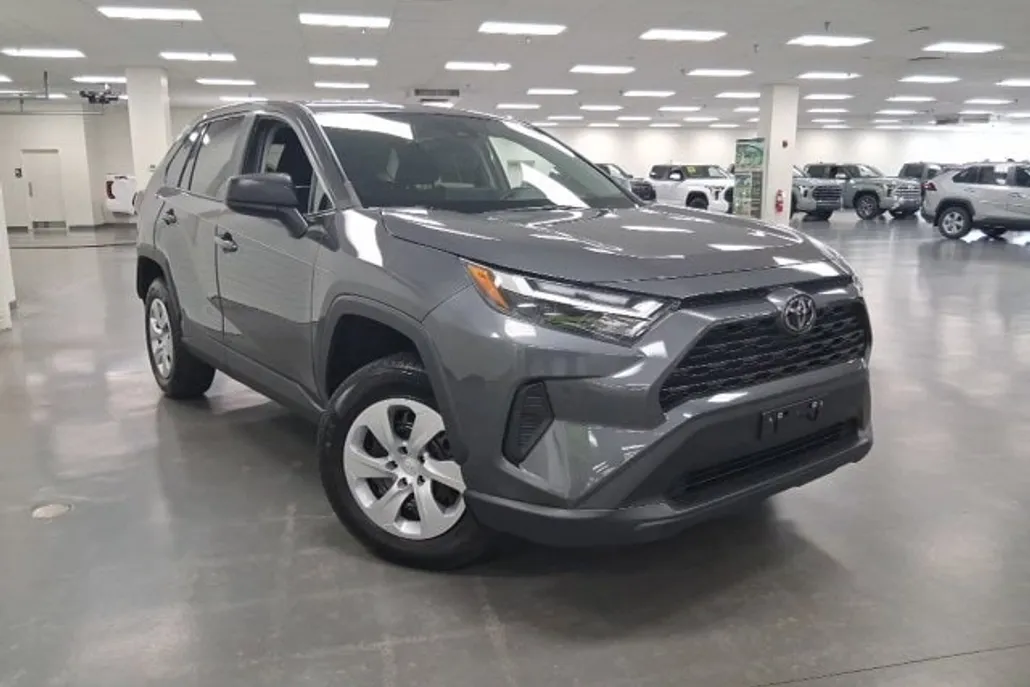 2023 Toyota RAV4 LE photo 1