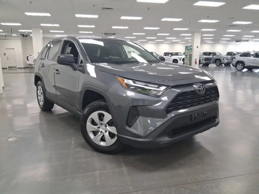 2023 Toyota RAV4 LE photo 1
