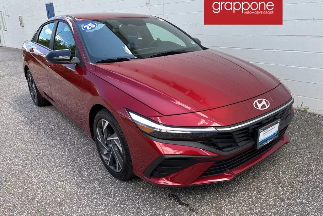 2025 Hyundai Elantra SEL Sport photo 1