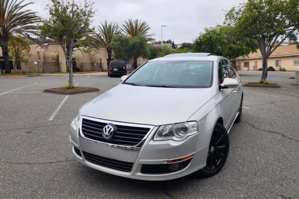 2010 Volkswagen Passat Komfort photo 1