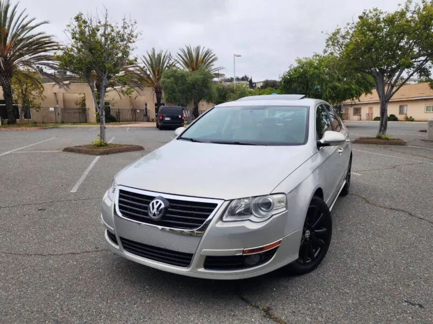 2010 Volkswagen Passat Komfort photo 1