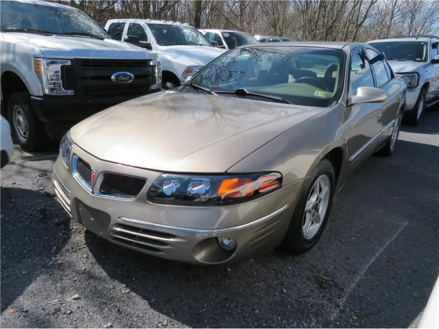 2000 Pontiac Bonneville SE photo 1