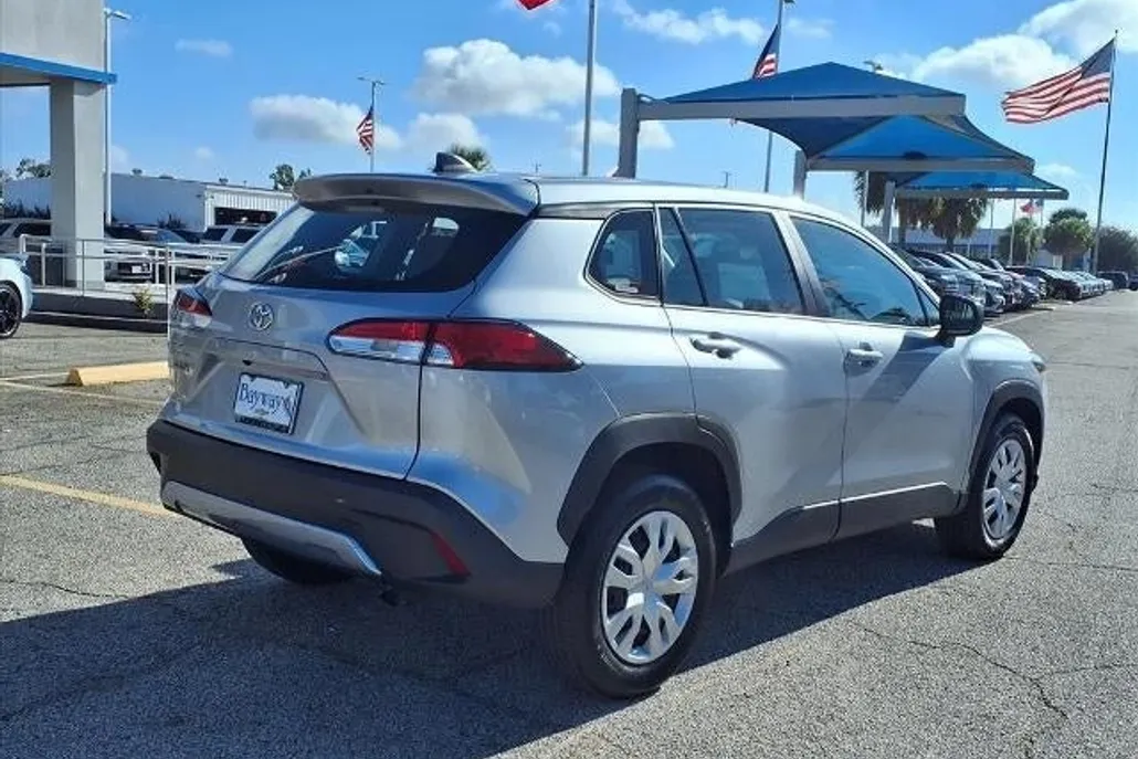 2024 Toyota Corolla Cross L photo 1