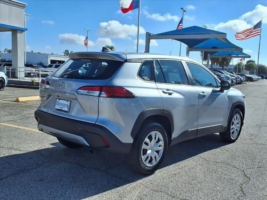 2024 Toyota Corolla Cross L photo 1