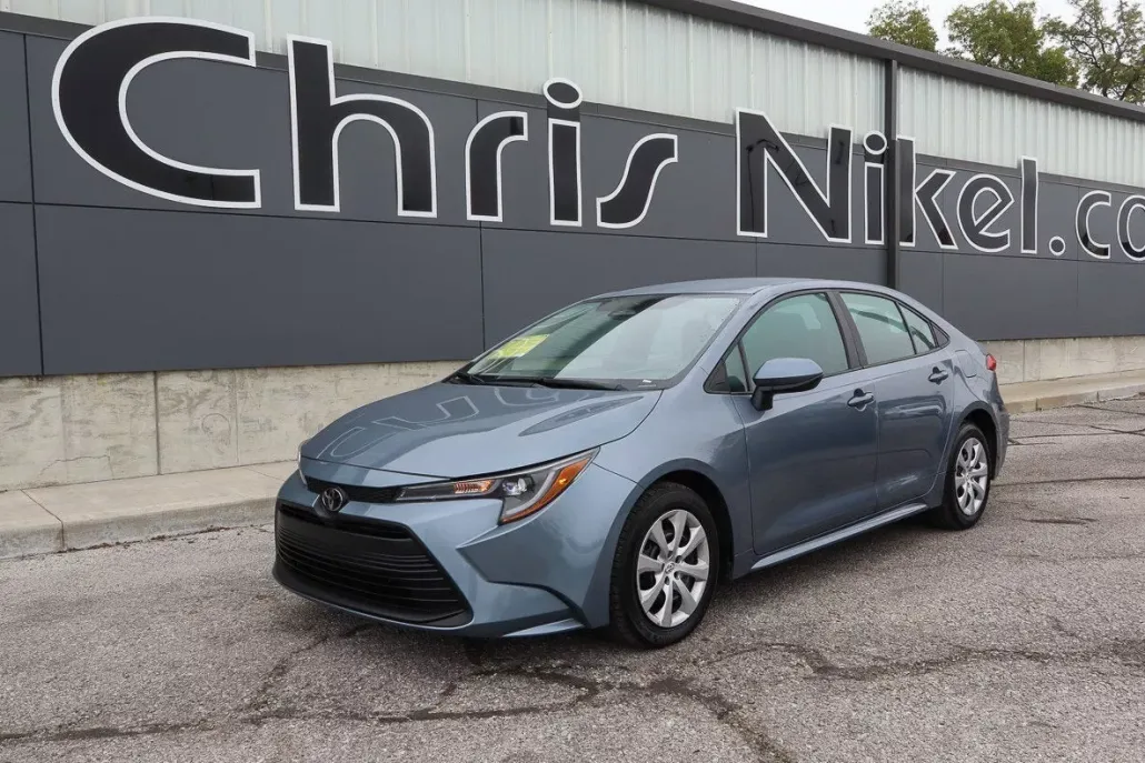 2024 Toyota Corolla LE photo 1