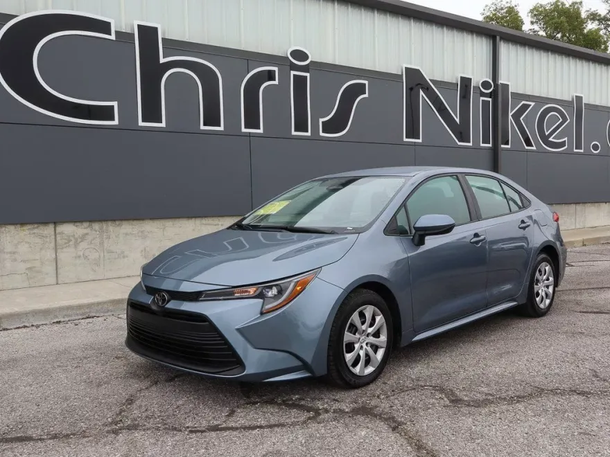 2024 Toyota Corolla LE photo 1