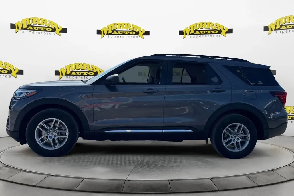 2025 Ford Explorer photo 1