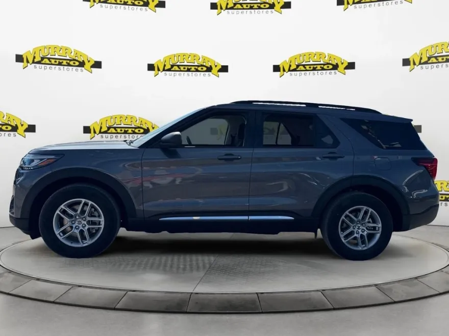 2025 Ford Explorer photo 1