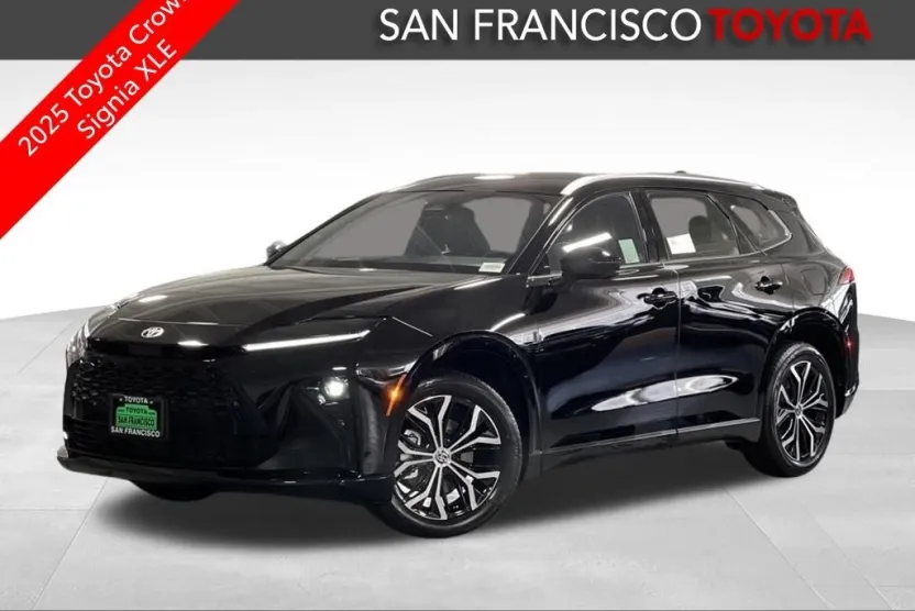 2025 Toyota Crown Signia XLE photo 1
