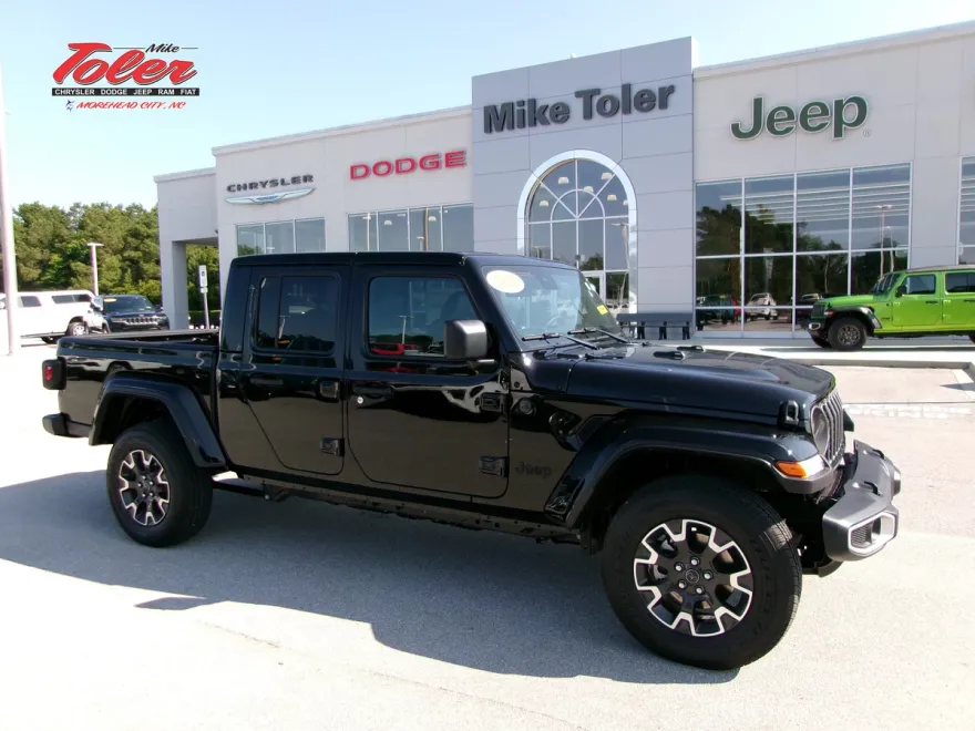 2025 Jeep Gladiator Sport S photo 1