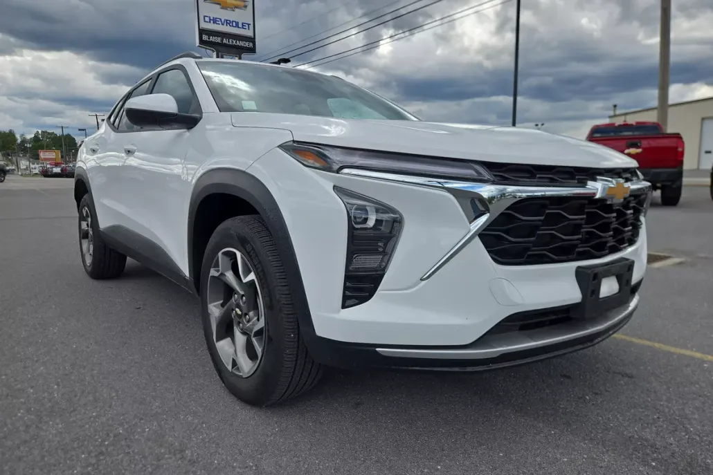 2024 Chevrolet Trax LT photo 1
