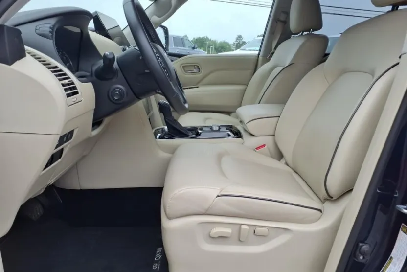 2022 Infiniti QX80 Luxe photo 1