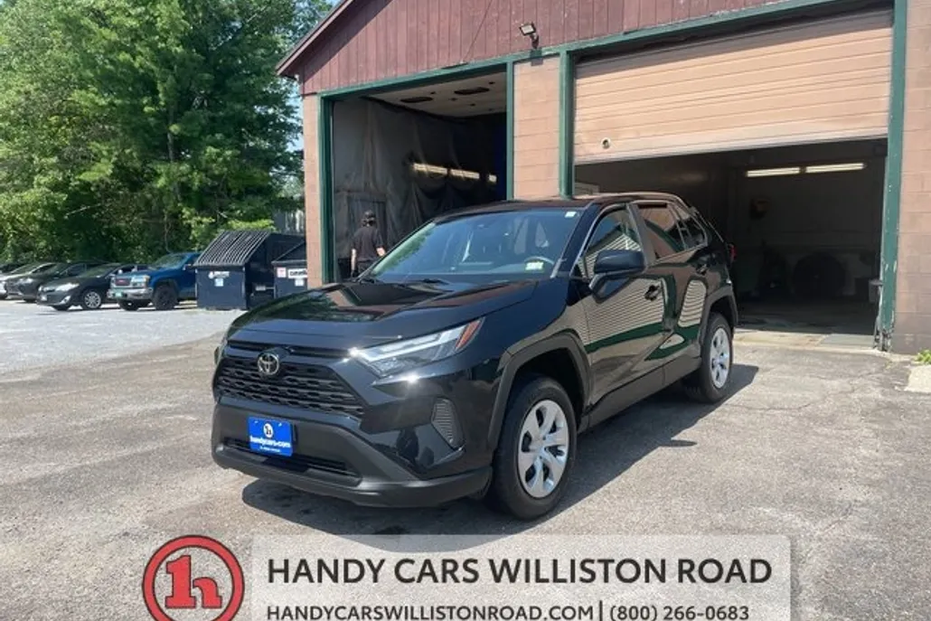 2023 Toyota RAV4 LE photo 1
