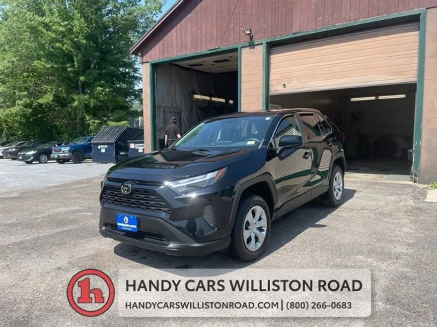 2023 Toyota RAV4 LE photo 1