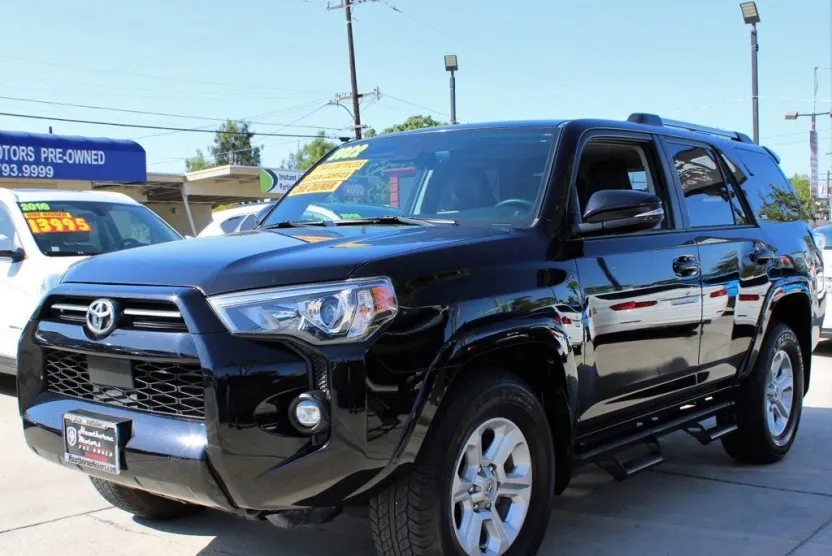 2022 Toyota 4Runner SR5 photo 1