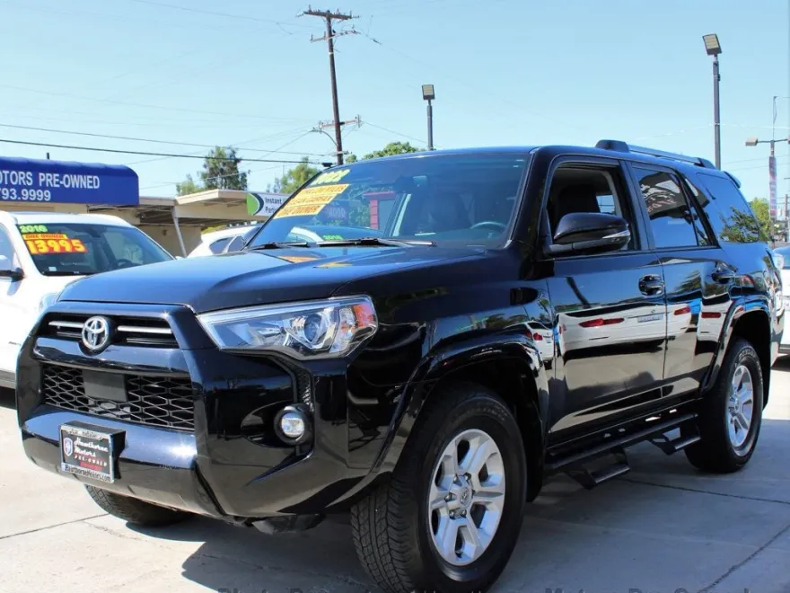 2022 Toyota 4Runner SR5 photo 1