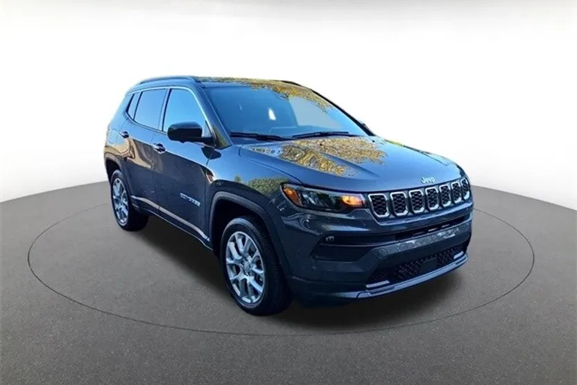 2024 Jeep Compass Latitude Lux photo 1