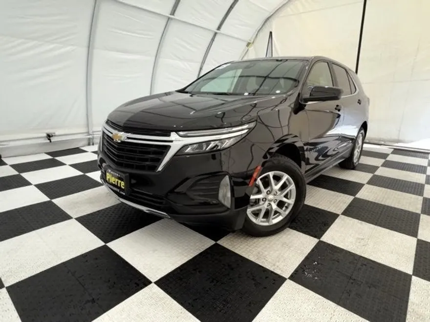 2023 Chevrolet Equinox LT photo 1