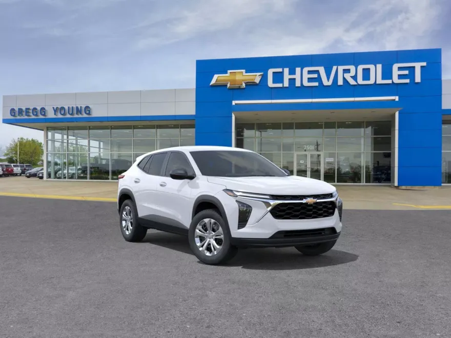2025 Chevrolet Trax LS photo 1