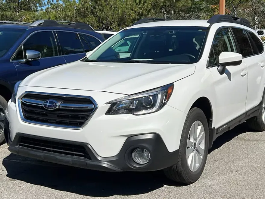 2019 Subaru Outback 2.5i Premium photo 1