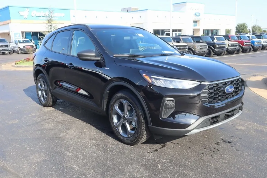 2025 Ford Escape ST-Line photo 1