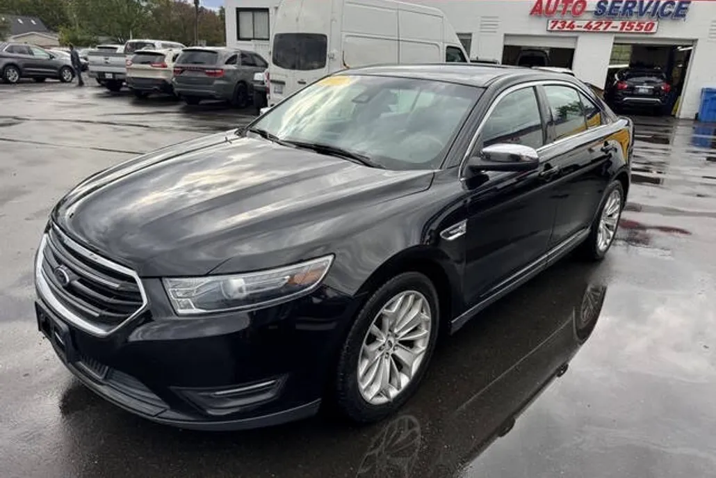 2017 Ford Taurus Limited photo 1