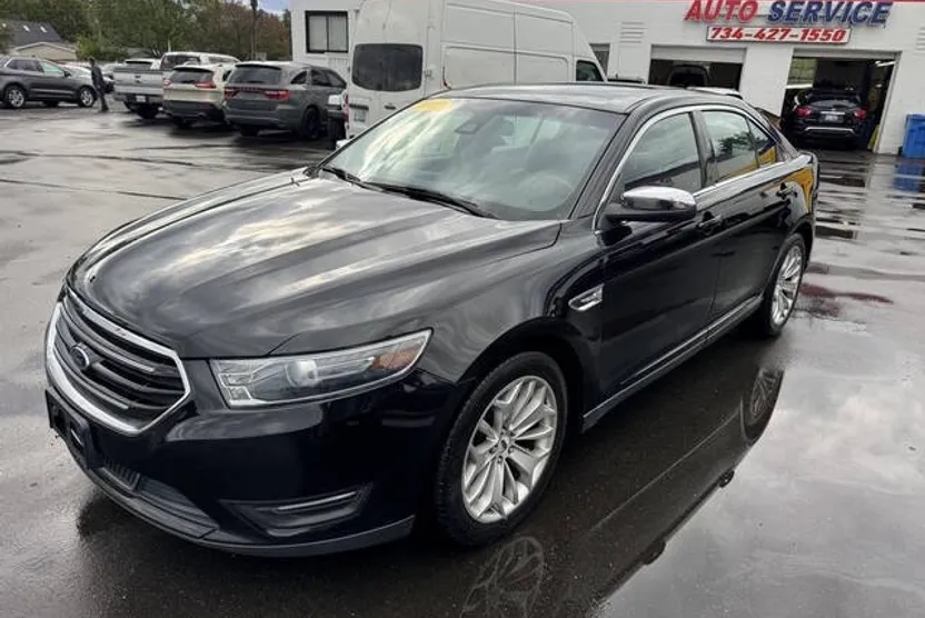 2017 Ford Taurus Limited photo 1