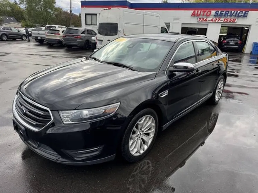 2017 Ford Taurus Limited photo 1
