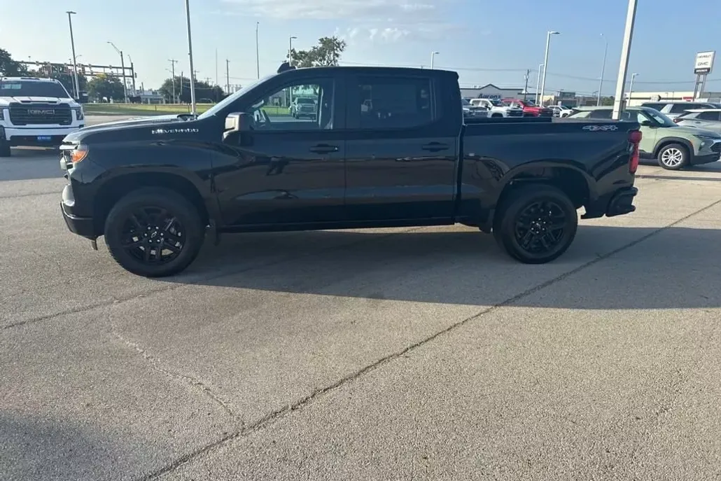 2025 Chevrolet Silverado 1500 Custom photo 1