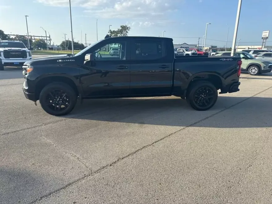 2025 Chevrolet Silverado 1500 Custom photo 1