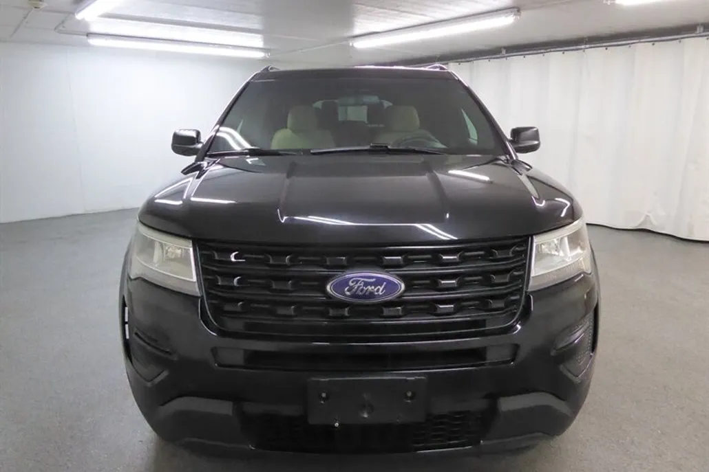 2016 Ford Explorer Base photo 1