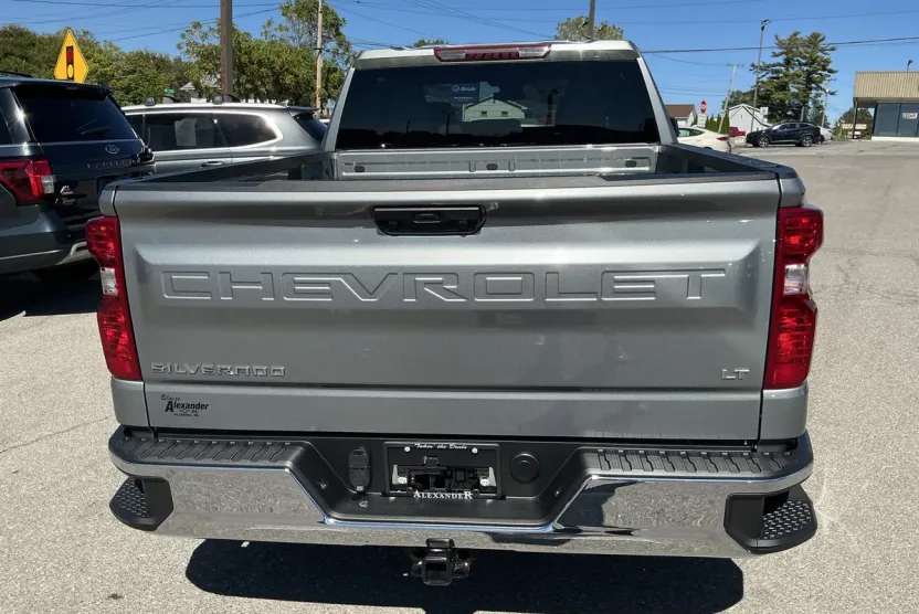 2026 Chevrolet Silverado 1500 LT photo 1