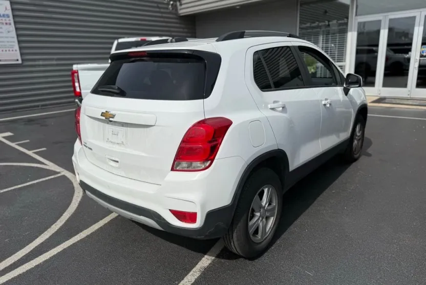 2022 Chevrolet Trax LT photo 1