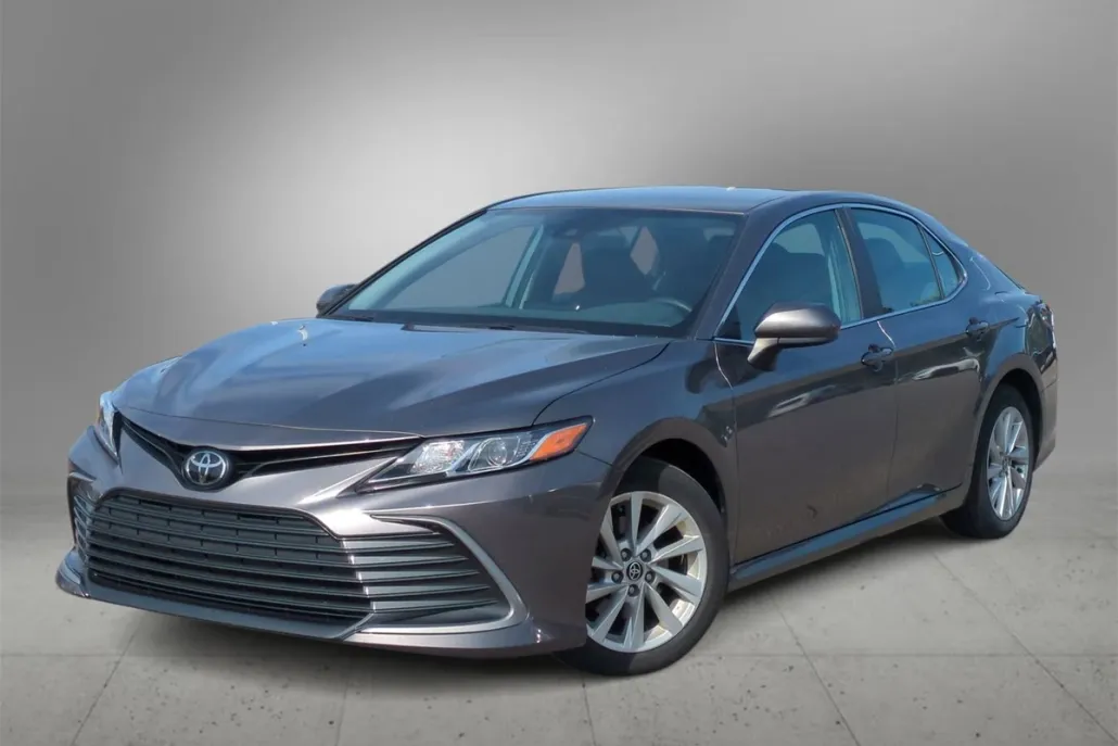 2023 Toyota Camry LE photo 1