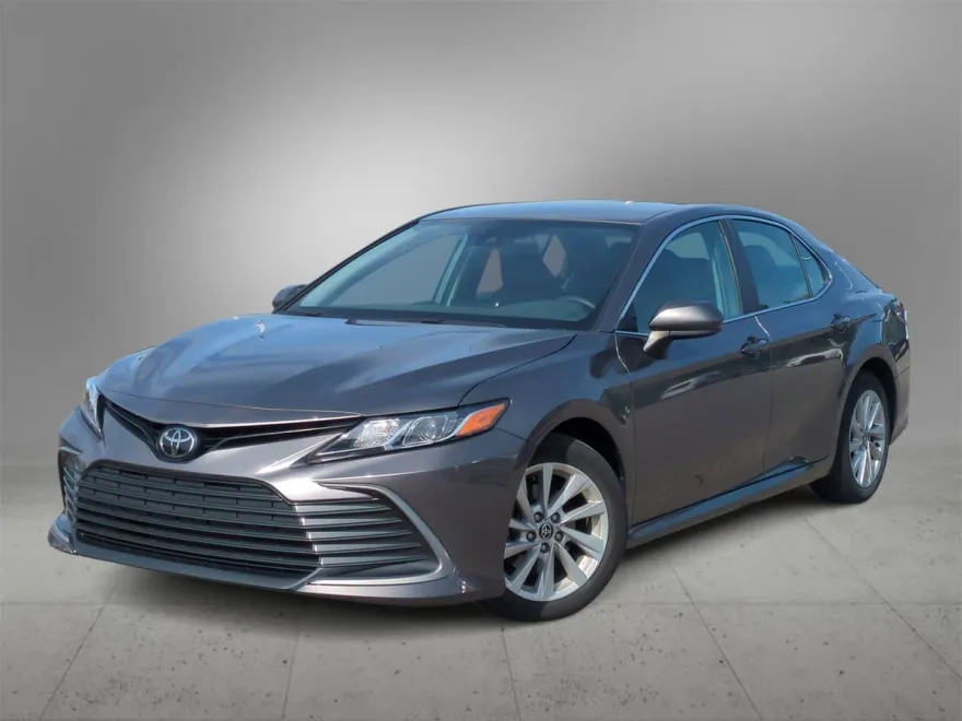 2023 Toyota Camry LE photo 1