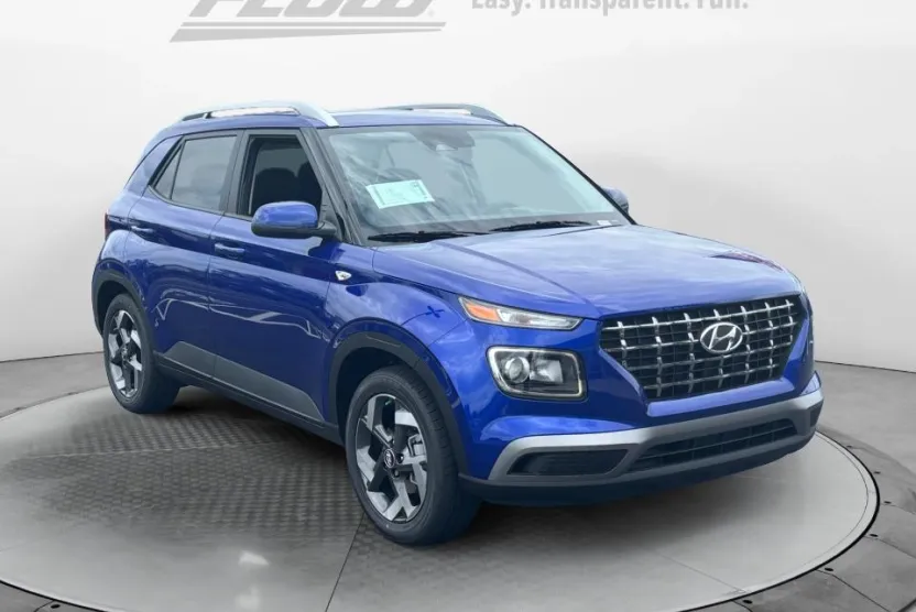 2025 Hyundai Venue SEL photo 1