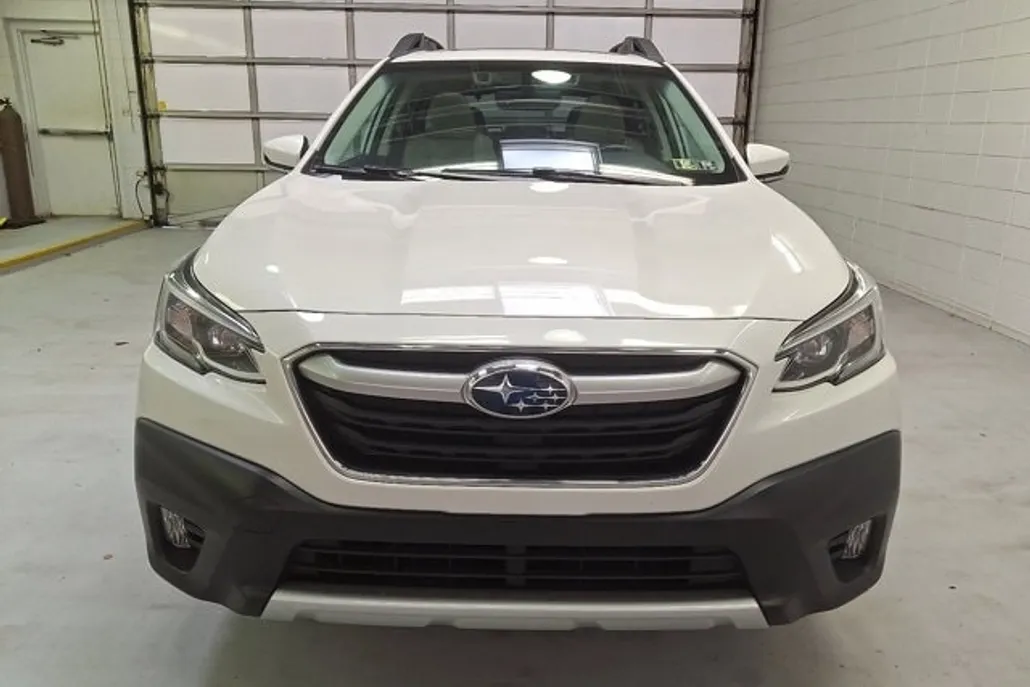 2020 Subaru Outback Limited photo 1