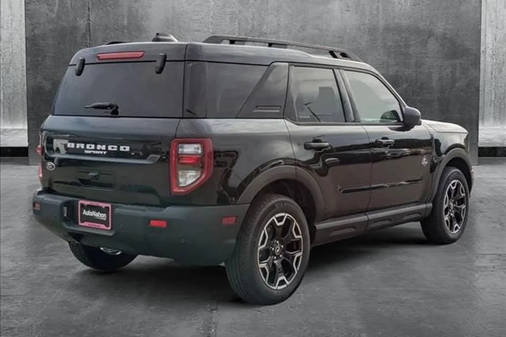 2025 Ford Bronco Sport Outer Banks photo 1