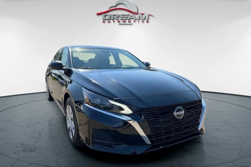 2025 Nissan Altima S photo 1