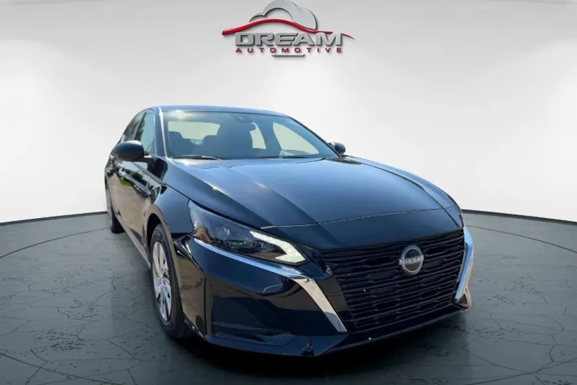 2025 Nissan Altima S photo 1